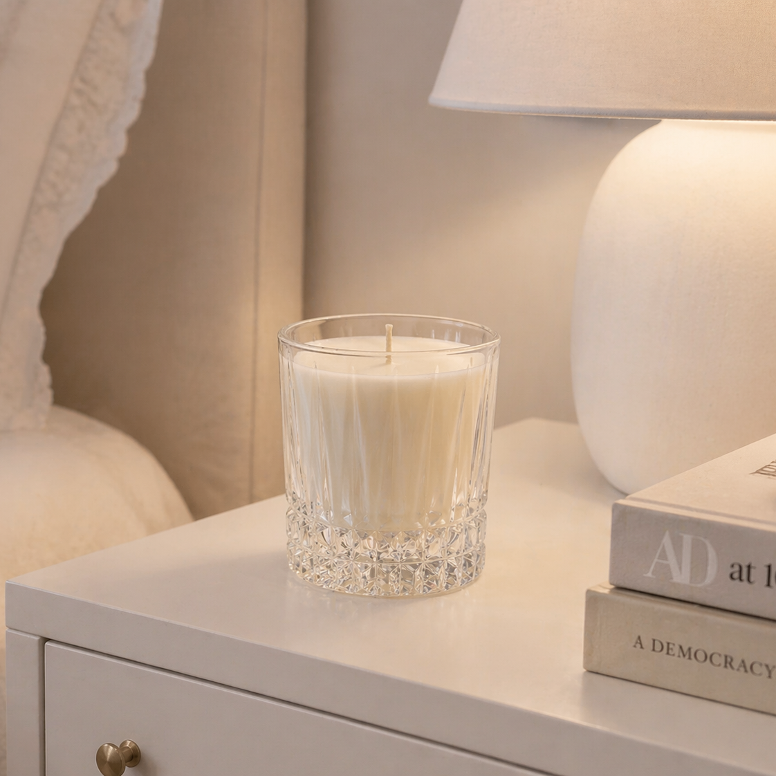 Petal hand poured soy candle in Vintage Cristal d’Arques Longchamp