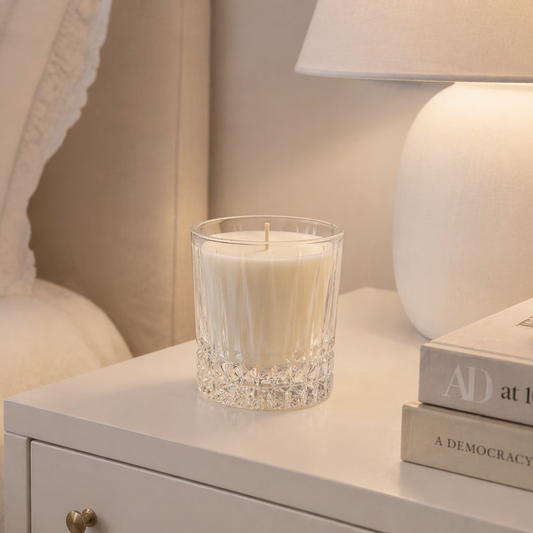 Petal hand poured soy candle in Vintage Cristal d’Arques Longchamp